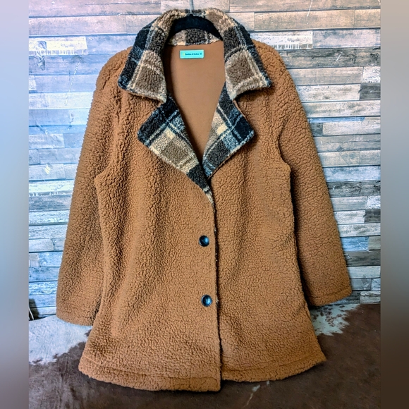 Sunshine & Rodeos Sherpa Teddy Jacket With Plaid Detailing - Picture 2 of 15